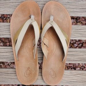 Olukai KAEKAE Slip On Leather Sandals Womens Size 11 Thong Flip Flops Tapa Gold